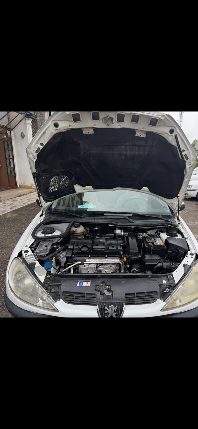 پژو ۲۰۶ صندوق دار v8 - 1390