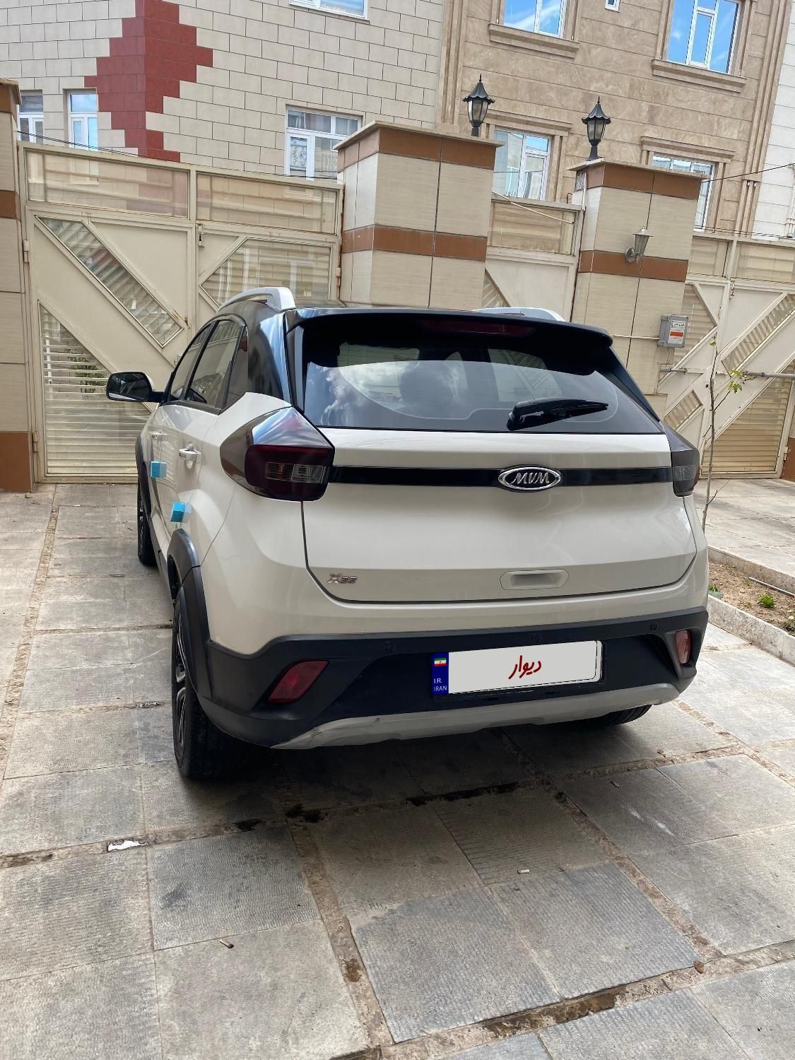 ام وی ام X22 دنده‌ای لاکچری - 1396