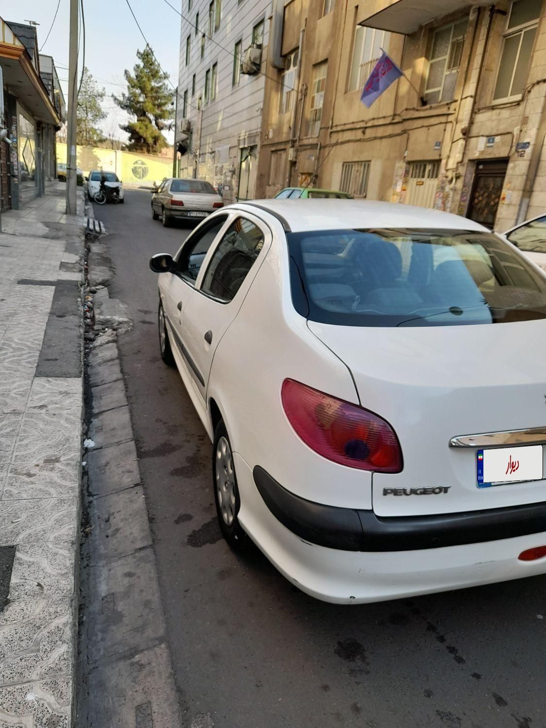 پژو ۲۰۶ صندوق دار v8 - 1393