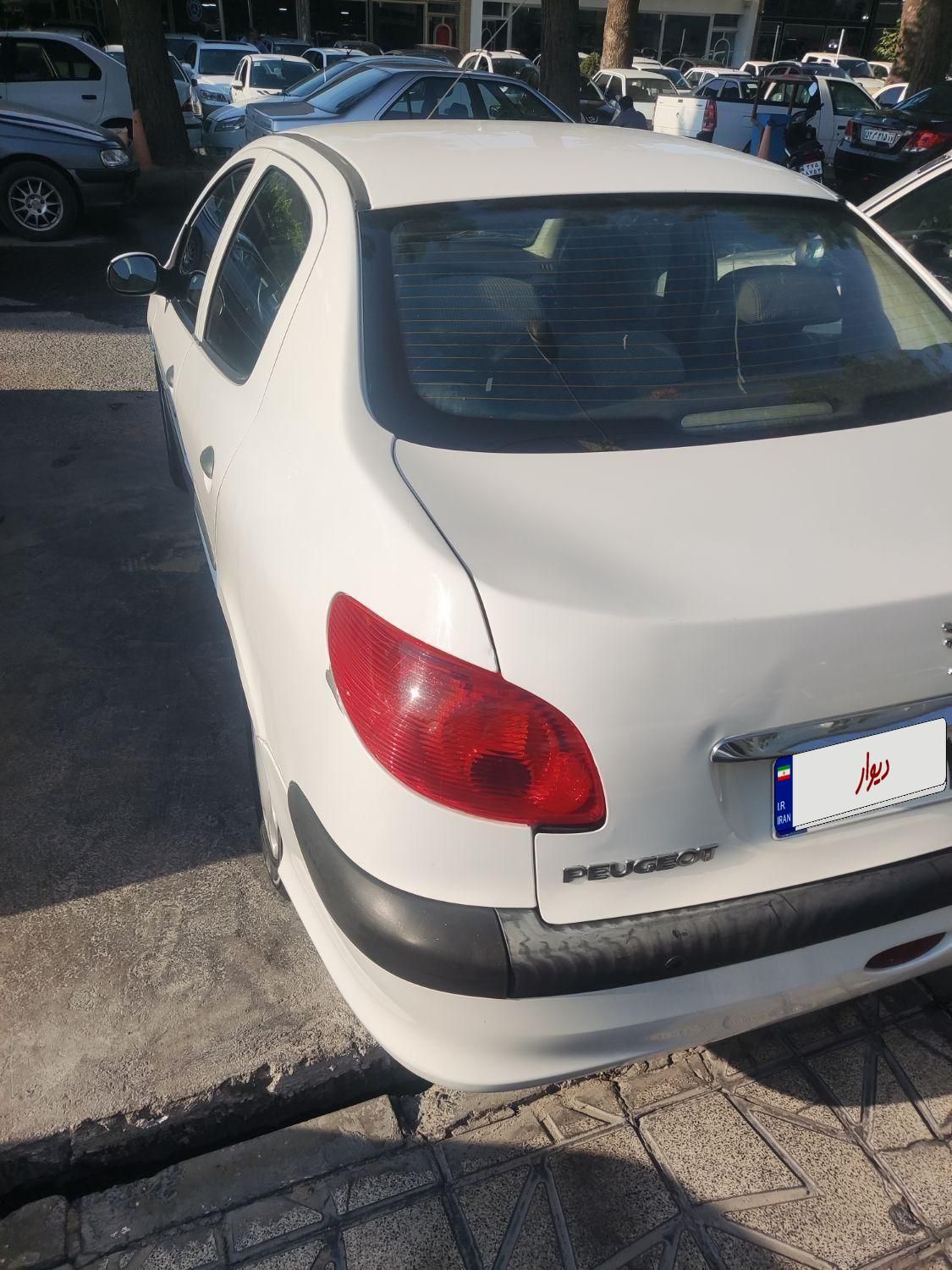 پژو ۲۰۶ صندوق دار v8 - 1393