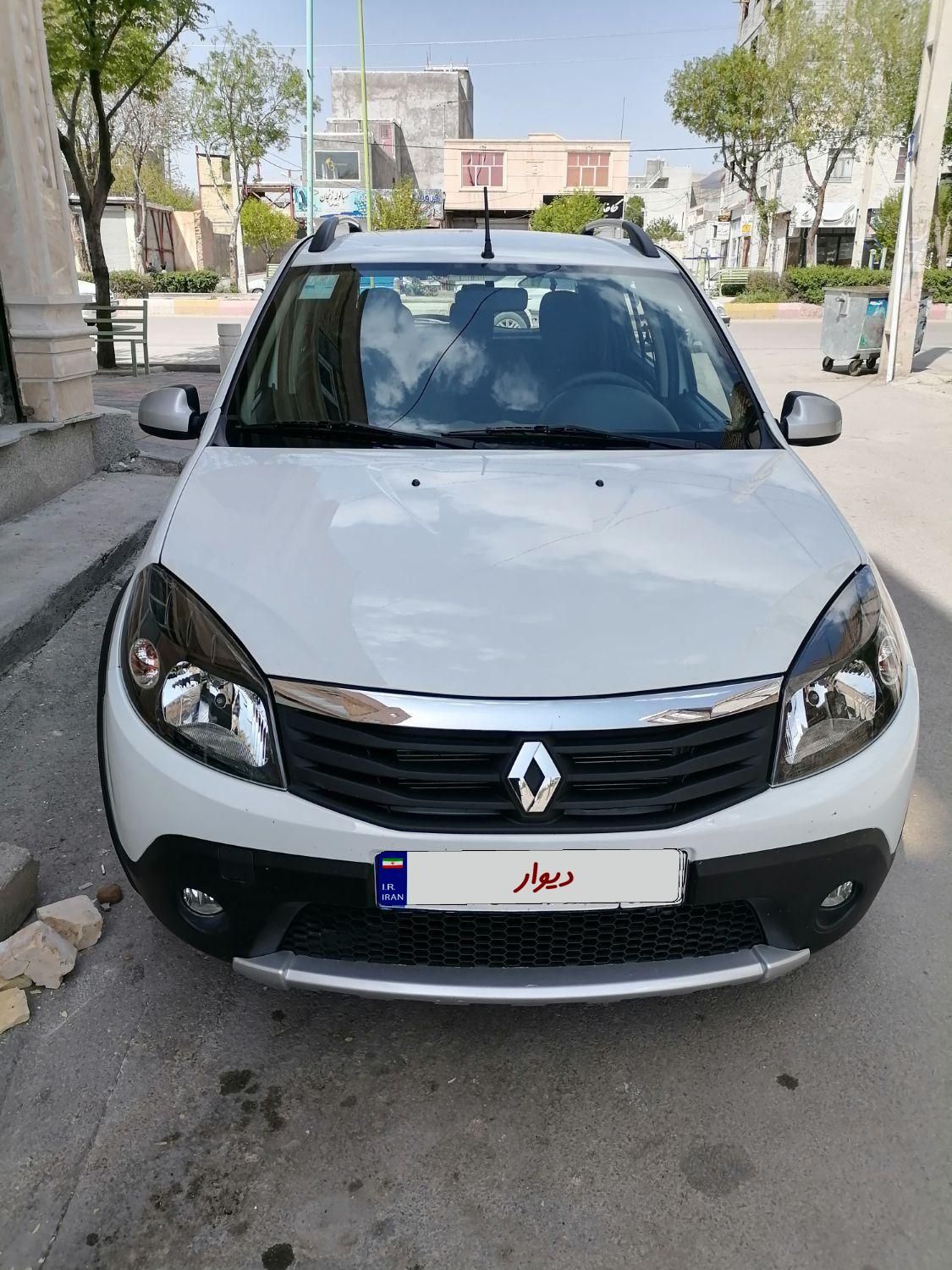 خودرو رنو، ساندرو آگهی ann_19301127