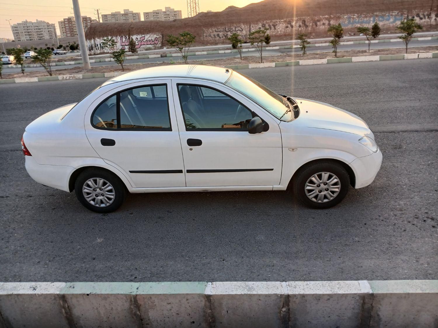 تیبا صندوق دار SX - 1400