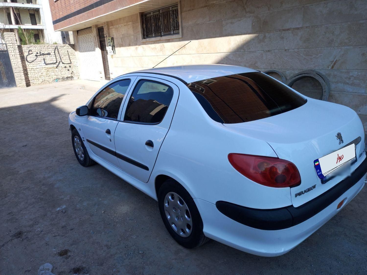 پژو ۲۰۶ صندوق دار v8 - 1394