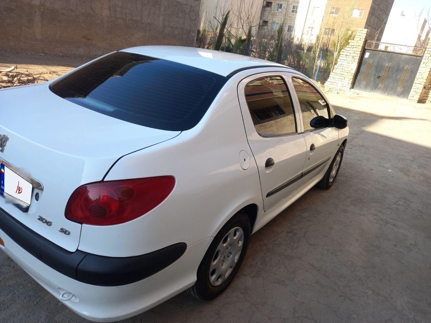 پژو ۲۰۶ صندوق دار v8 - 1394