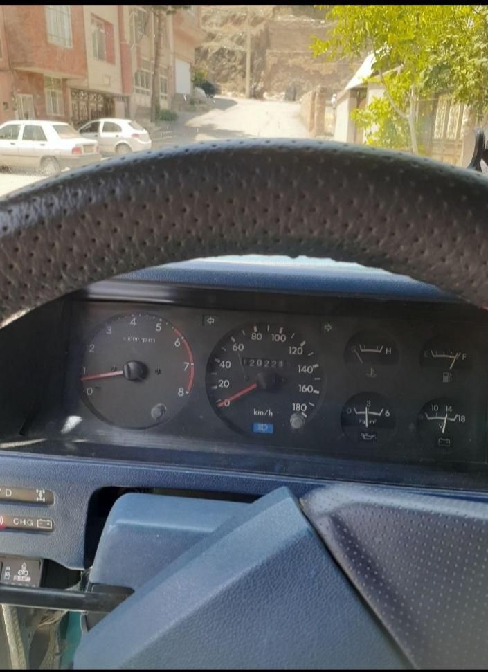 نیسان پاترول دو درب دنده‌ای - 1995