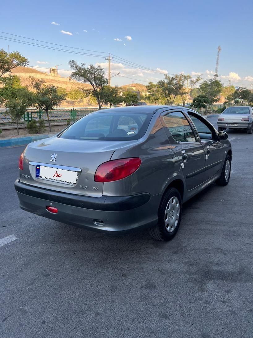 پژو ۲۰۶ صندوق دار v8 - 1394