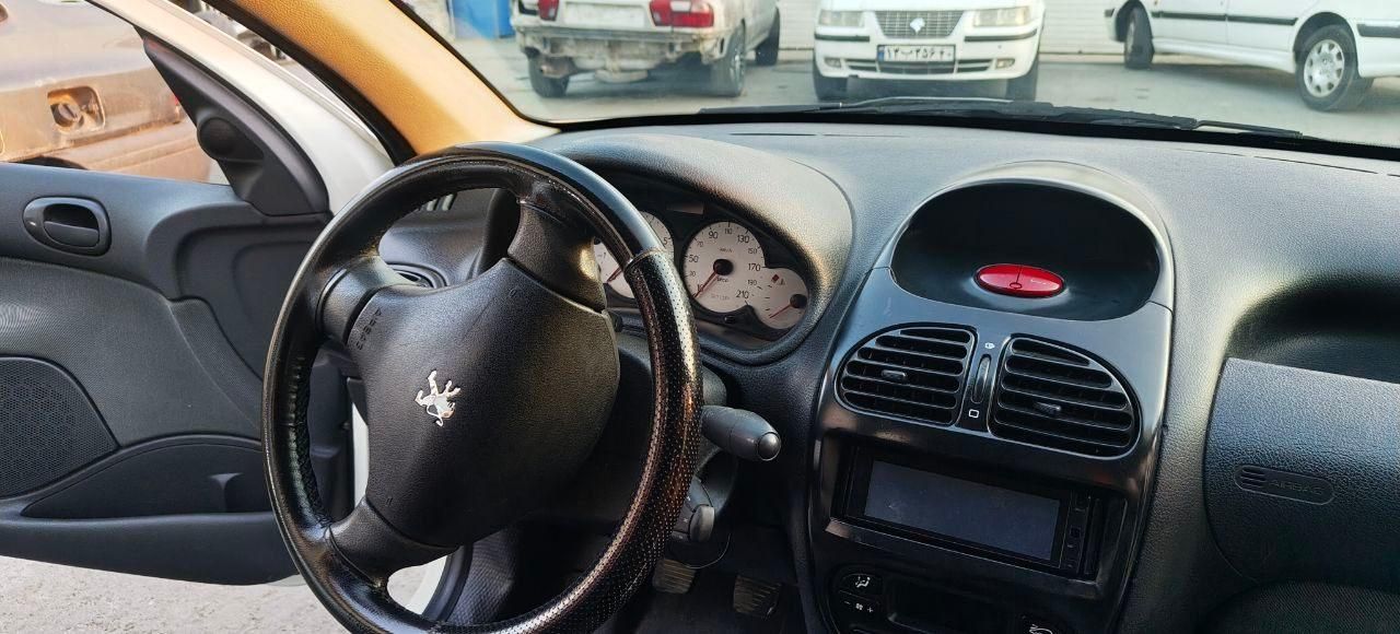 پژو ۲۰۶ صندوق دار v8 - 1399