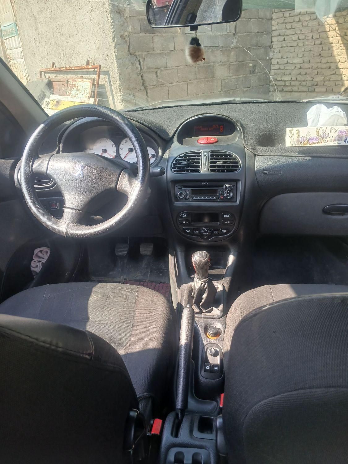 پژو ۲۰۶ صندوق دار v8 - 1397