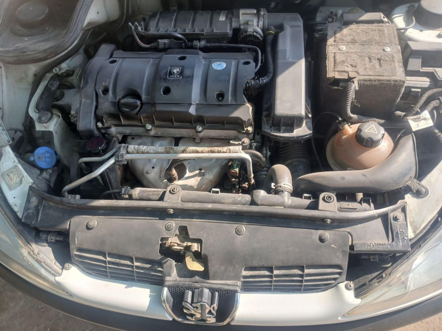 پژو ۲۰۶ صندوق دار v8 - 1397