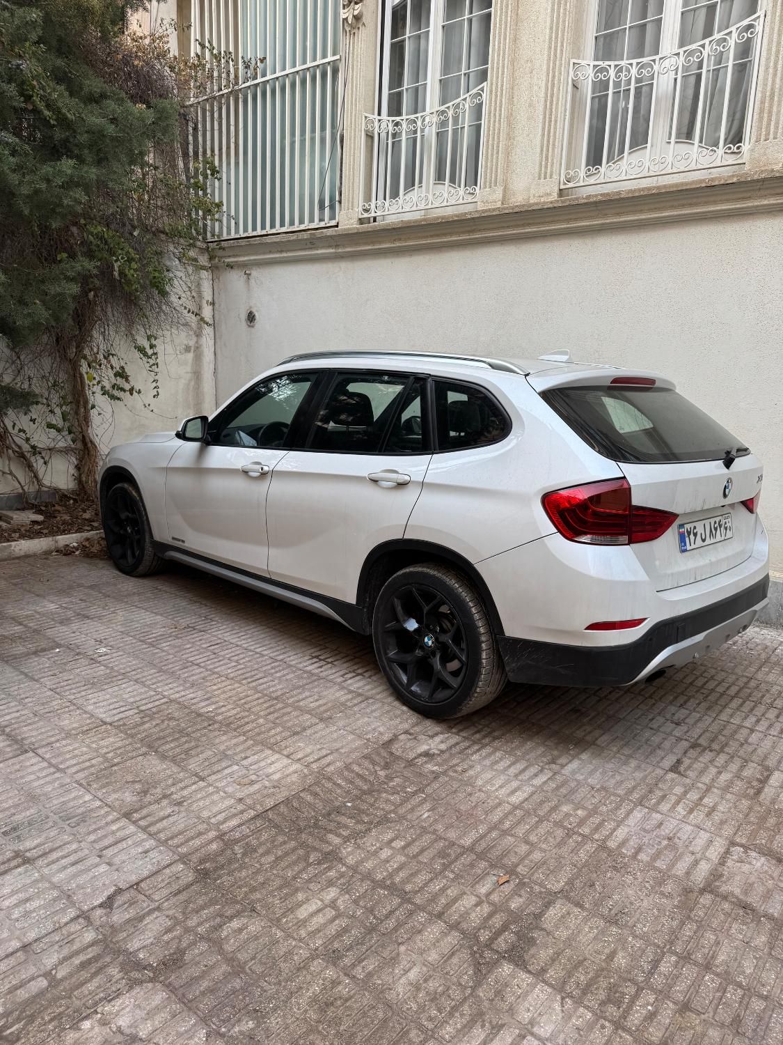 ب ام و X1 18 فول - 2015