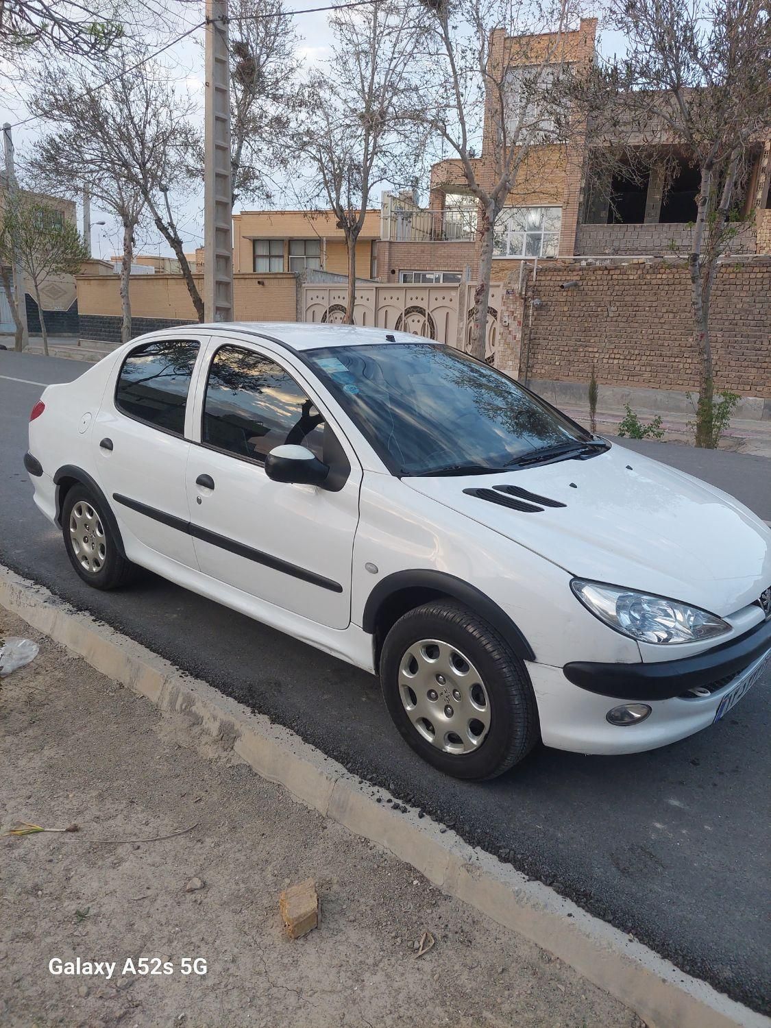 پژو ۲۰۶ صندوق دار v8 - 1391