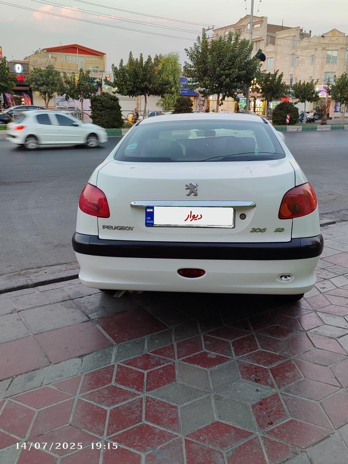 پژو ۲۰۶ صندوق دار v8 - 1393
