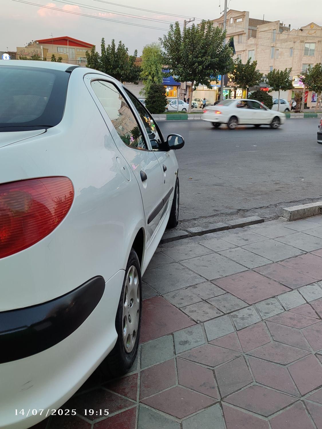 پژو ۲۰۶ صندوق دار v8 - 1393