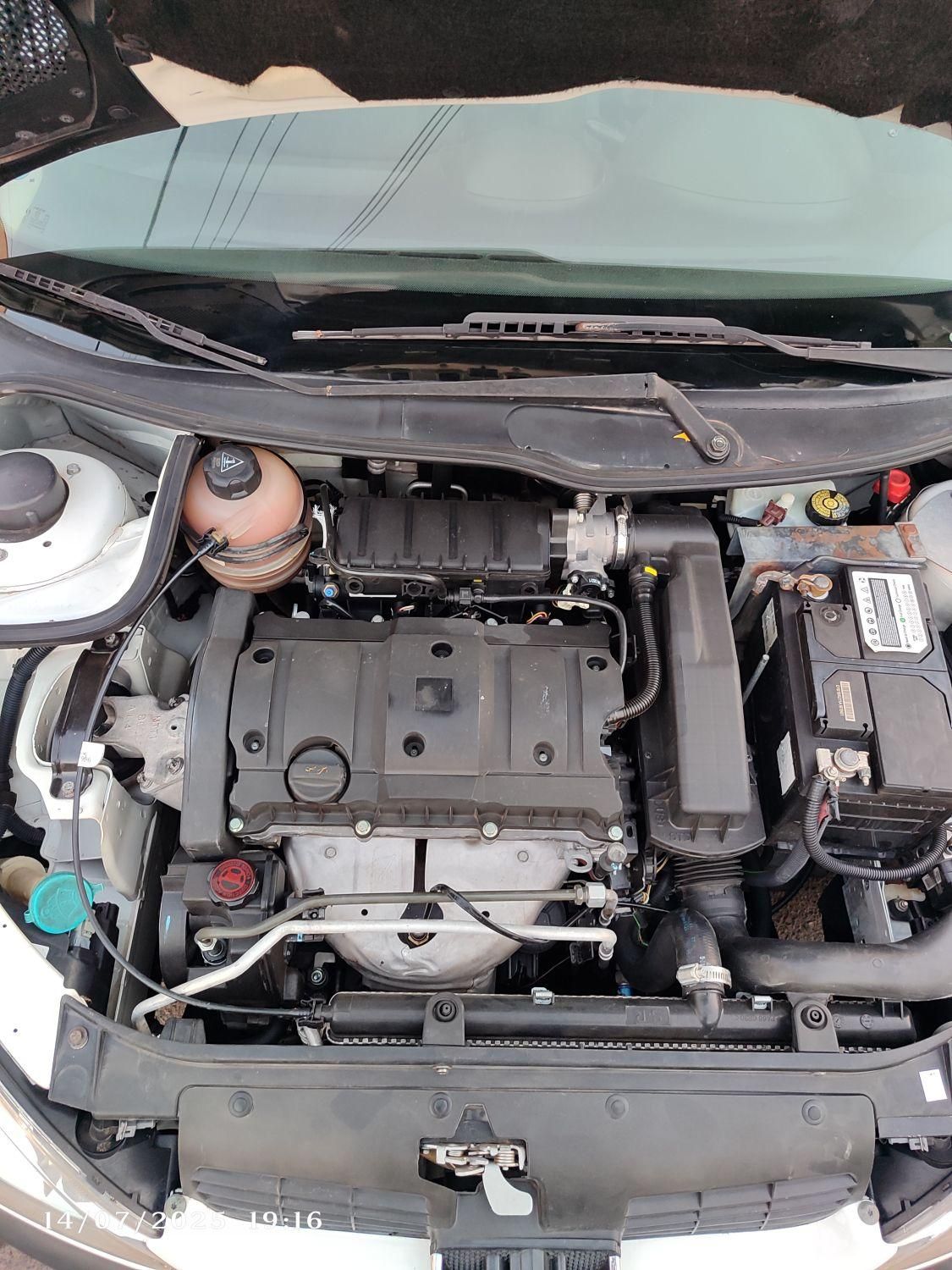 پژو ۲۰۶ صندوق دار v8 - 1393