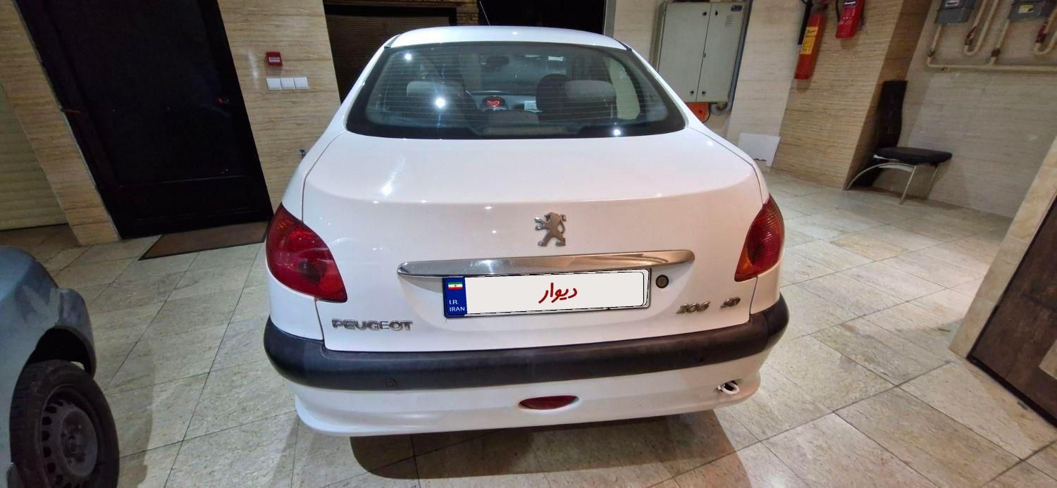 پژو ۲۰۶ صندوق دار v8 - 1394