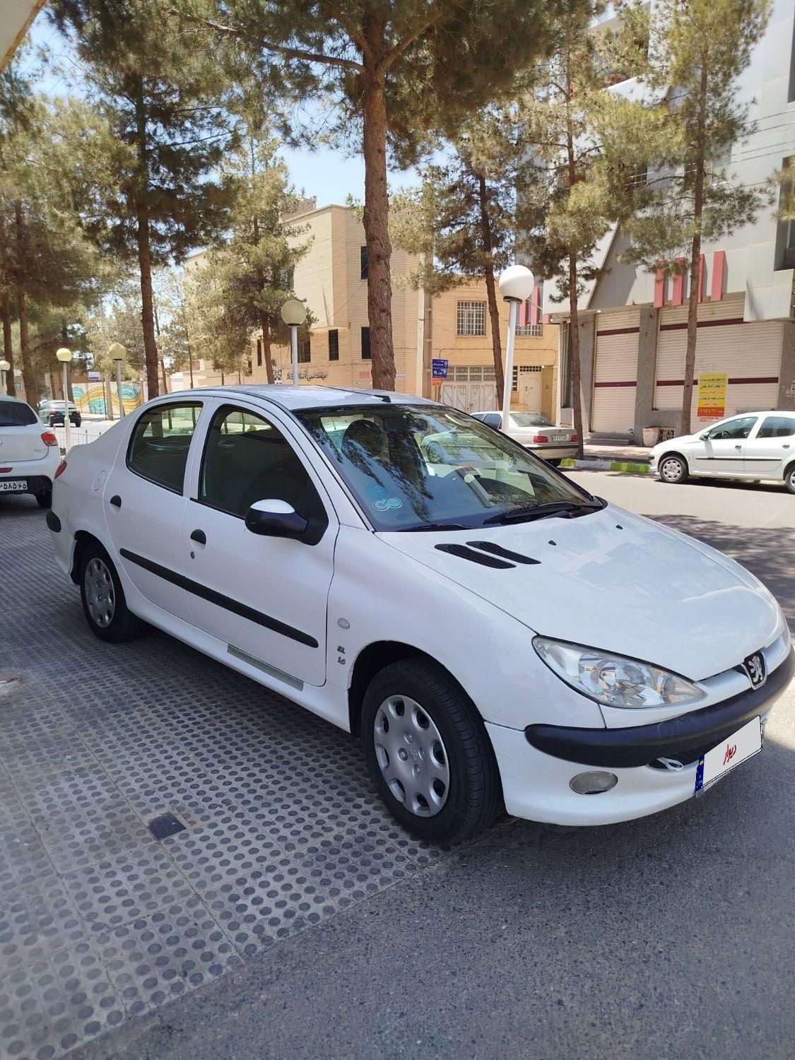پژو ۲۰۶ صندوق دار v8 - 1392