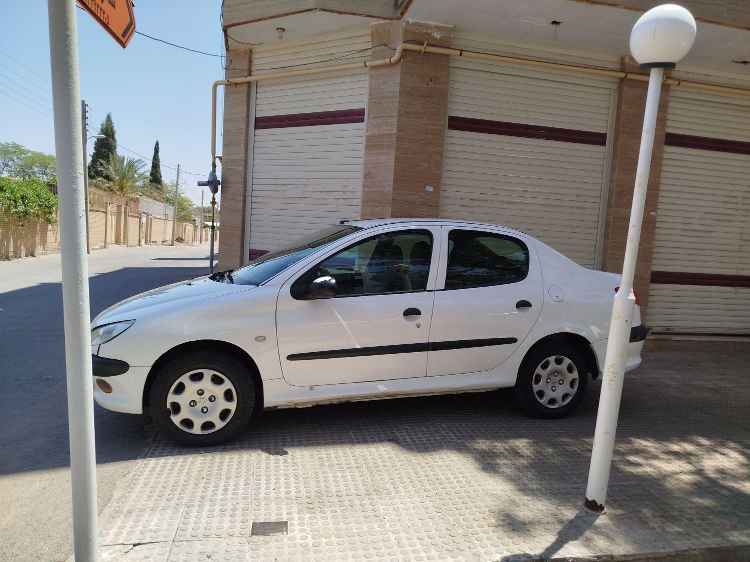 پژو ۲۰۶ صندوق دار v8 - 1392