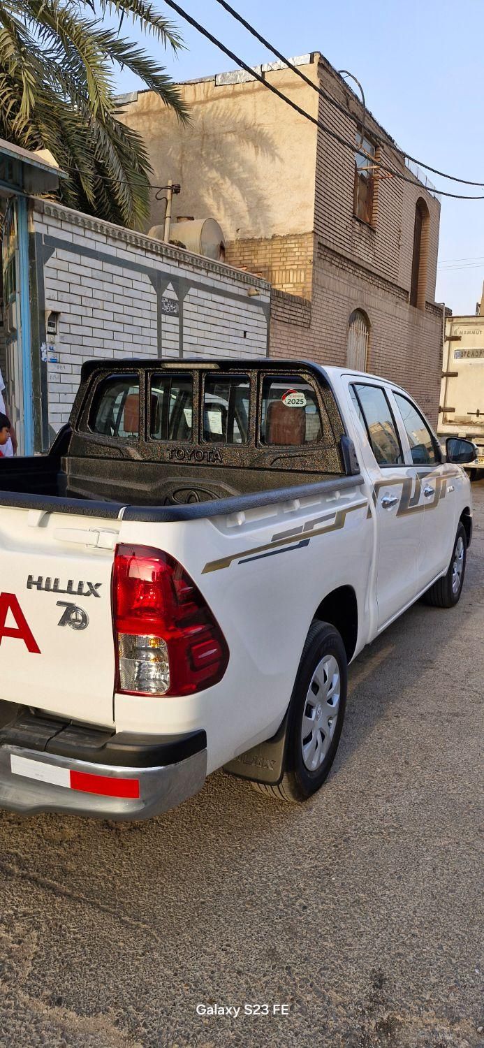 تویوتا کمری XLE - 2025