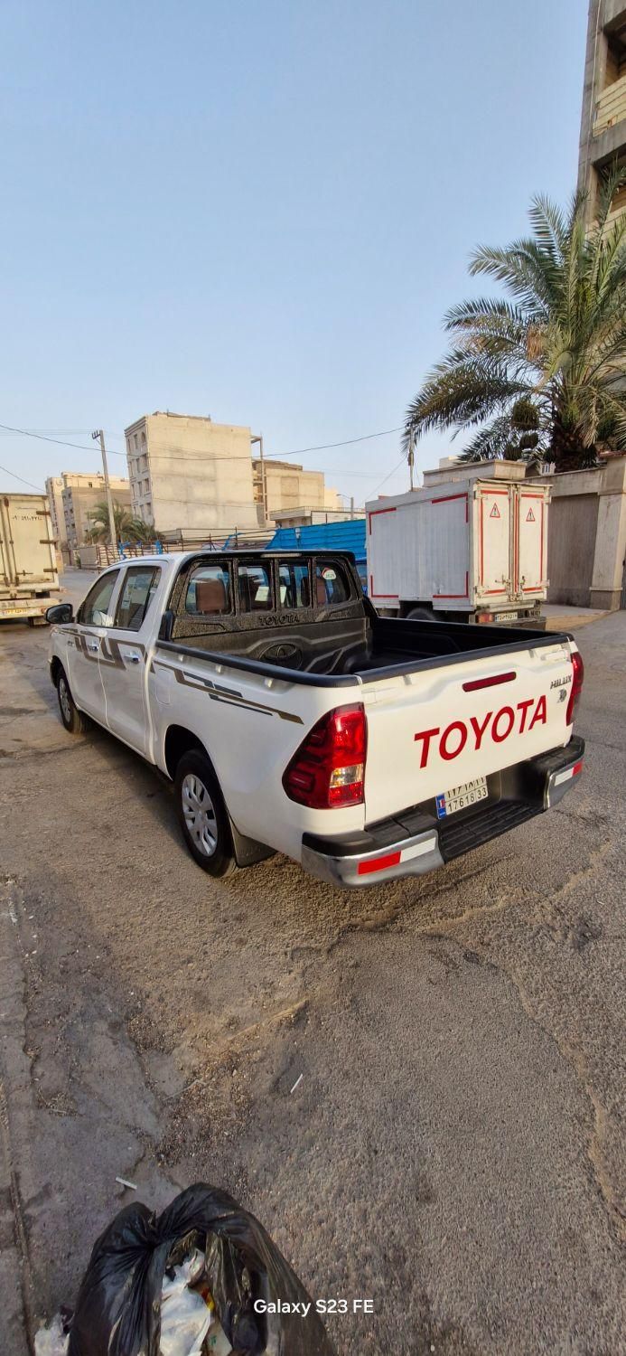 تویوتا کمری XLE - 2025