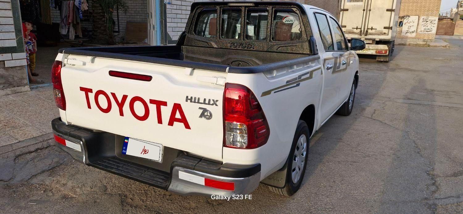 تویوتا کمری XLE - 2025