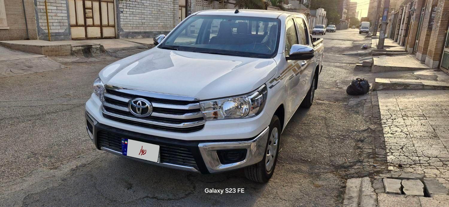 تویوتا کمری XLE - 2025
