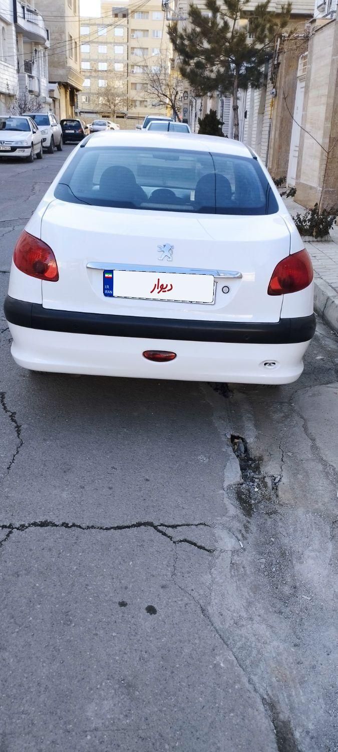 پژو ۲۰۶ صندوق دار v8 - 1395