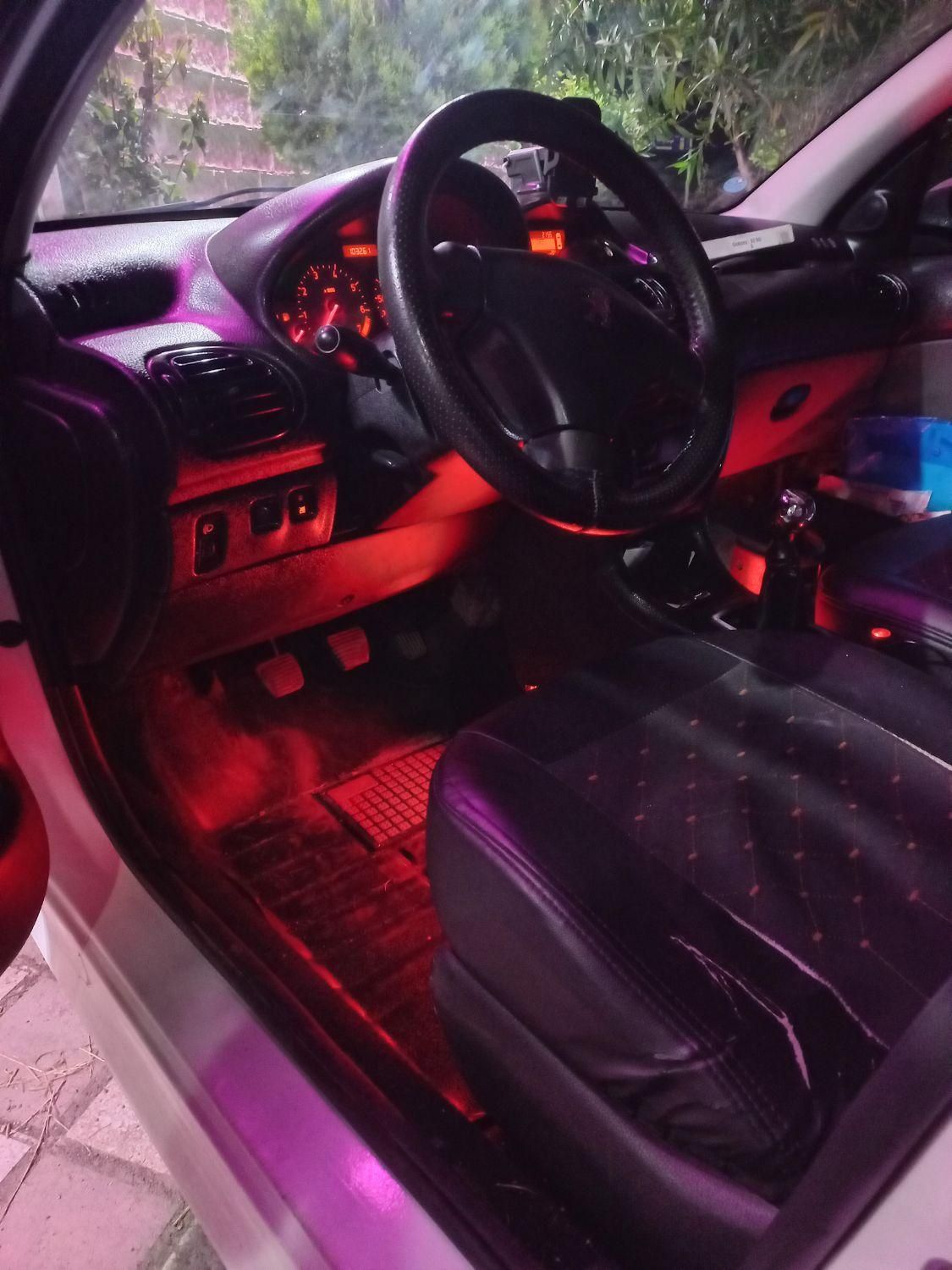 پژو ۲۰۶ صندوق دار v8 - 1397