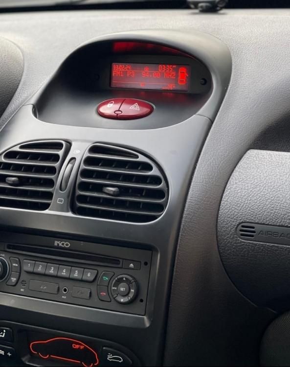پژو ۲۰۶ صندوق دار v8 - 1397