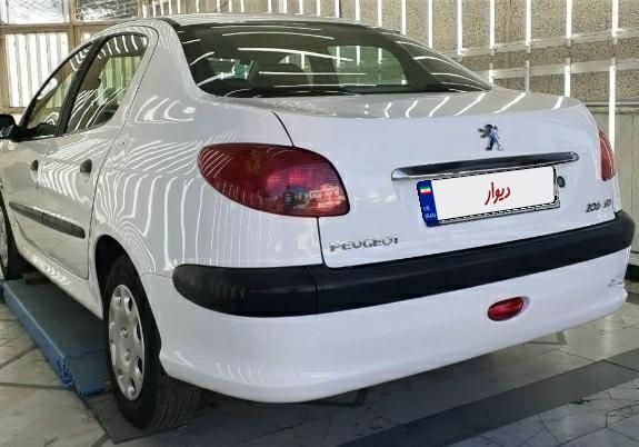 پژو ۲۰۶ صندوق دار v8 - 1398