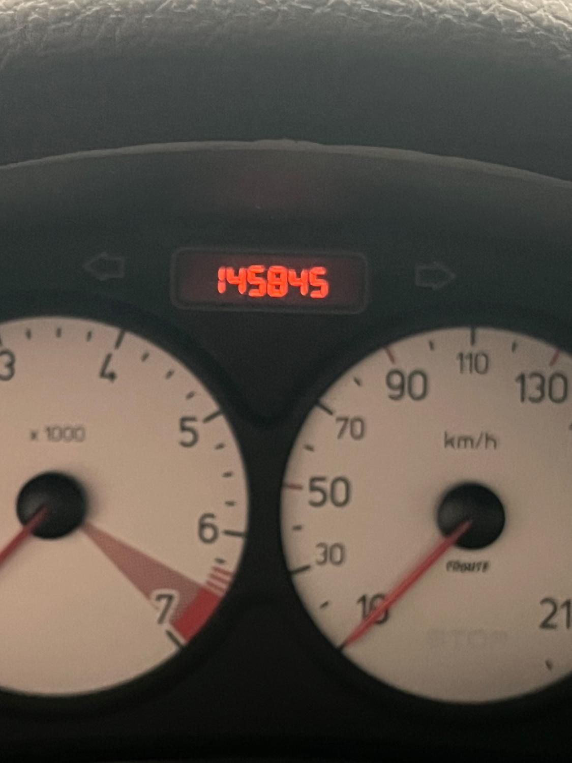 پژو ۲۰۶ صندوق دار v8 - 1393