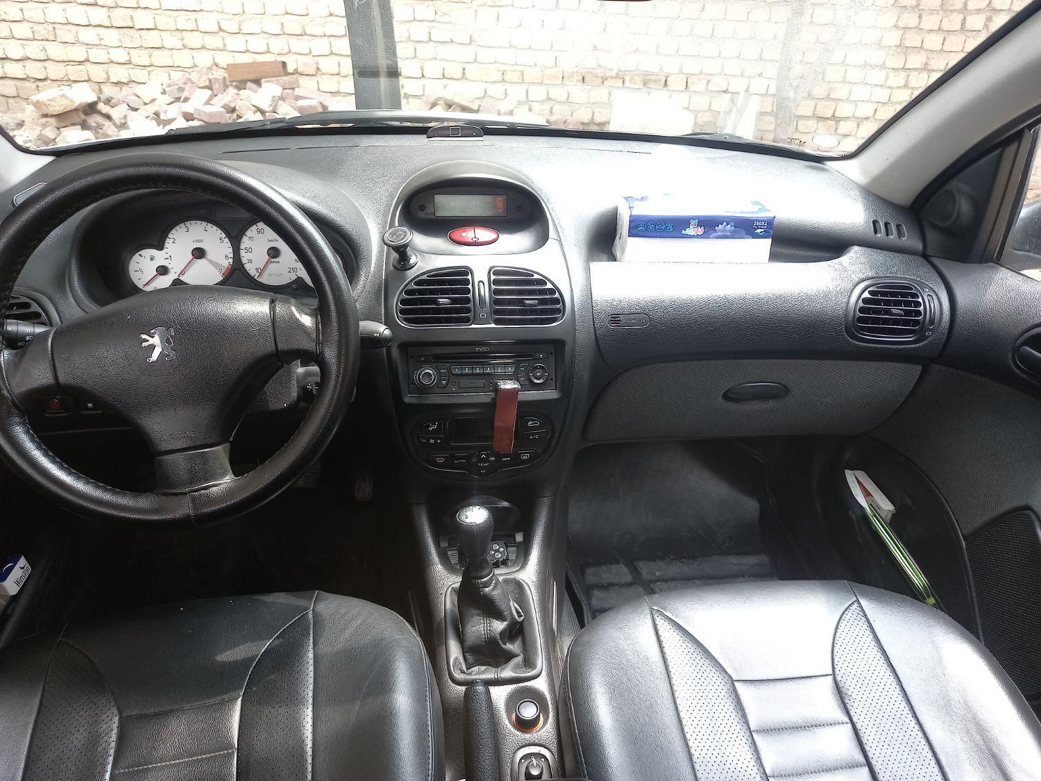 پژو ۲۰۶ صندوق دار v8 - 1398