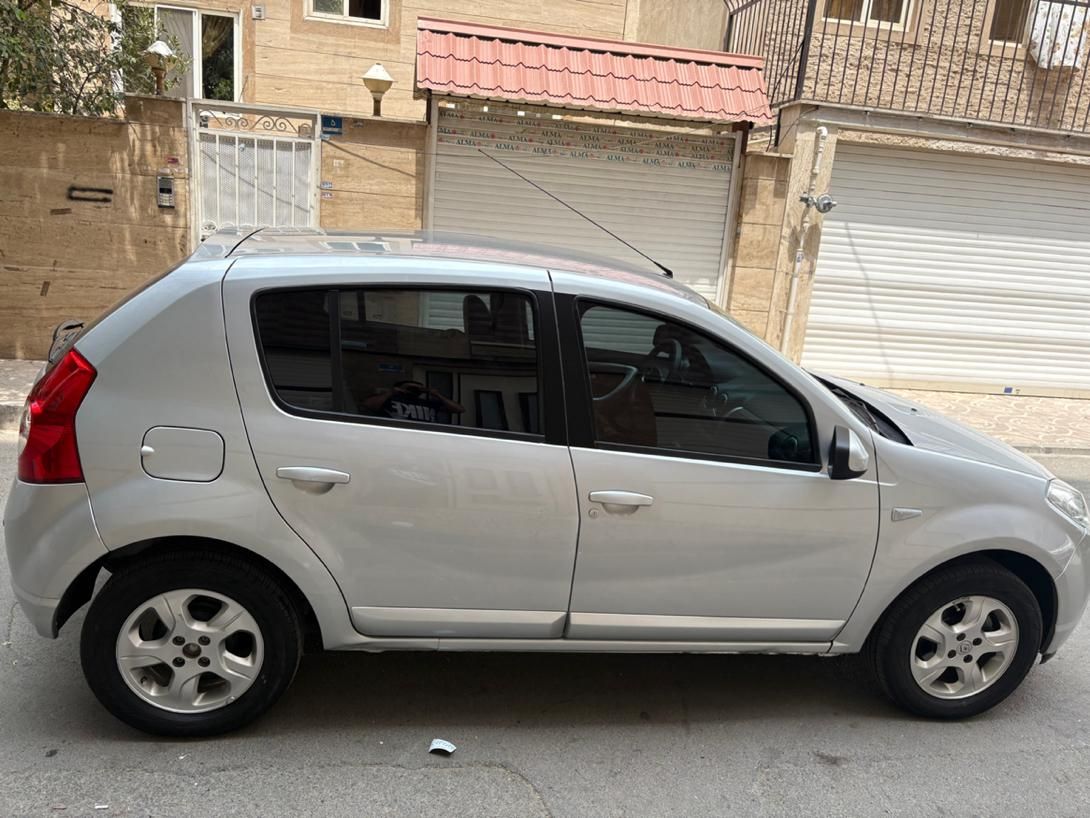 رنو ساندرو اتوماتیک - 1396