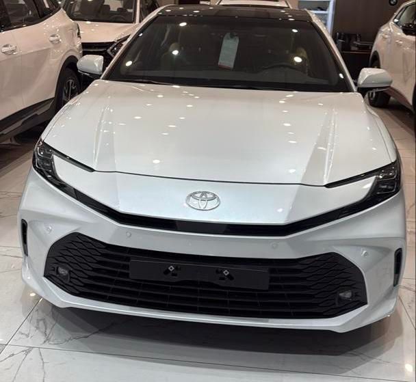 تویوتا کمری XLE - 2025