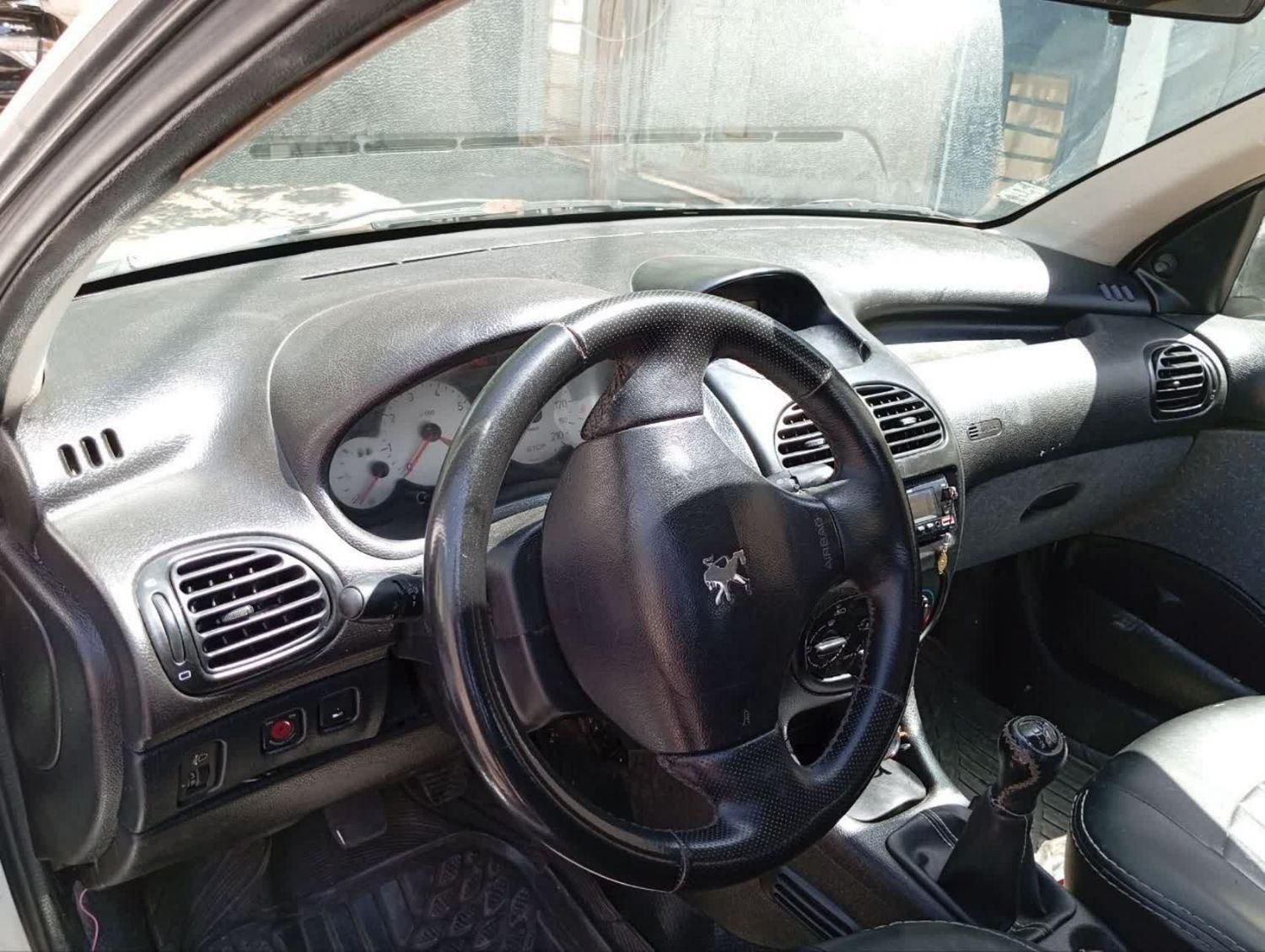 پژو ۲۰۶ صندوق دار v8 - 1391