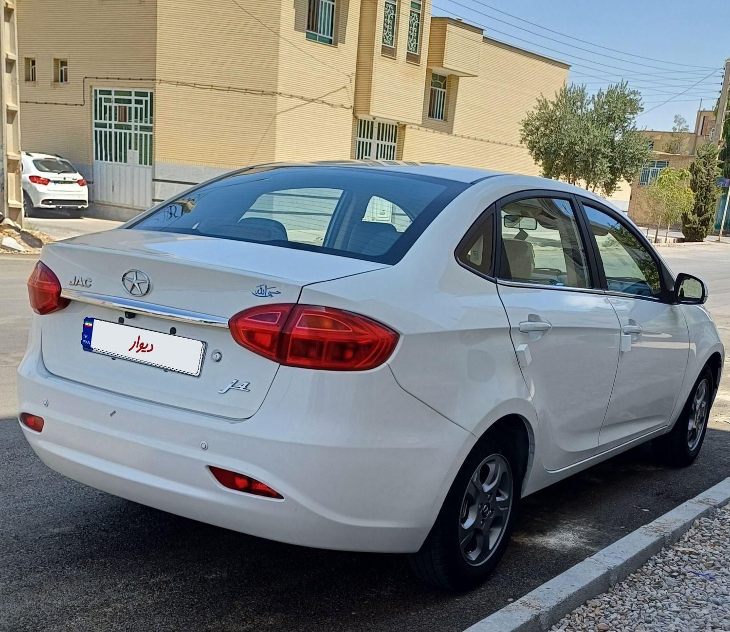 جک J4 اتوماتیک ساده - 1402
