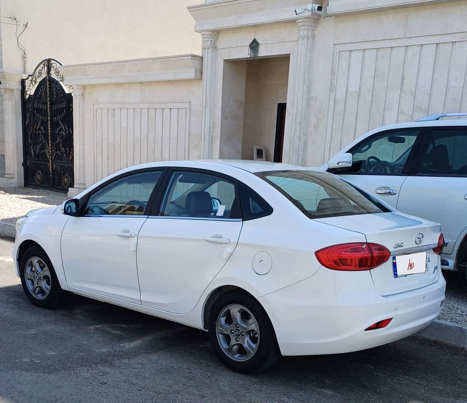 جک J4 اتوماتیک ساده - 1402