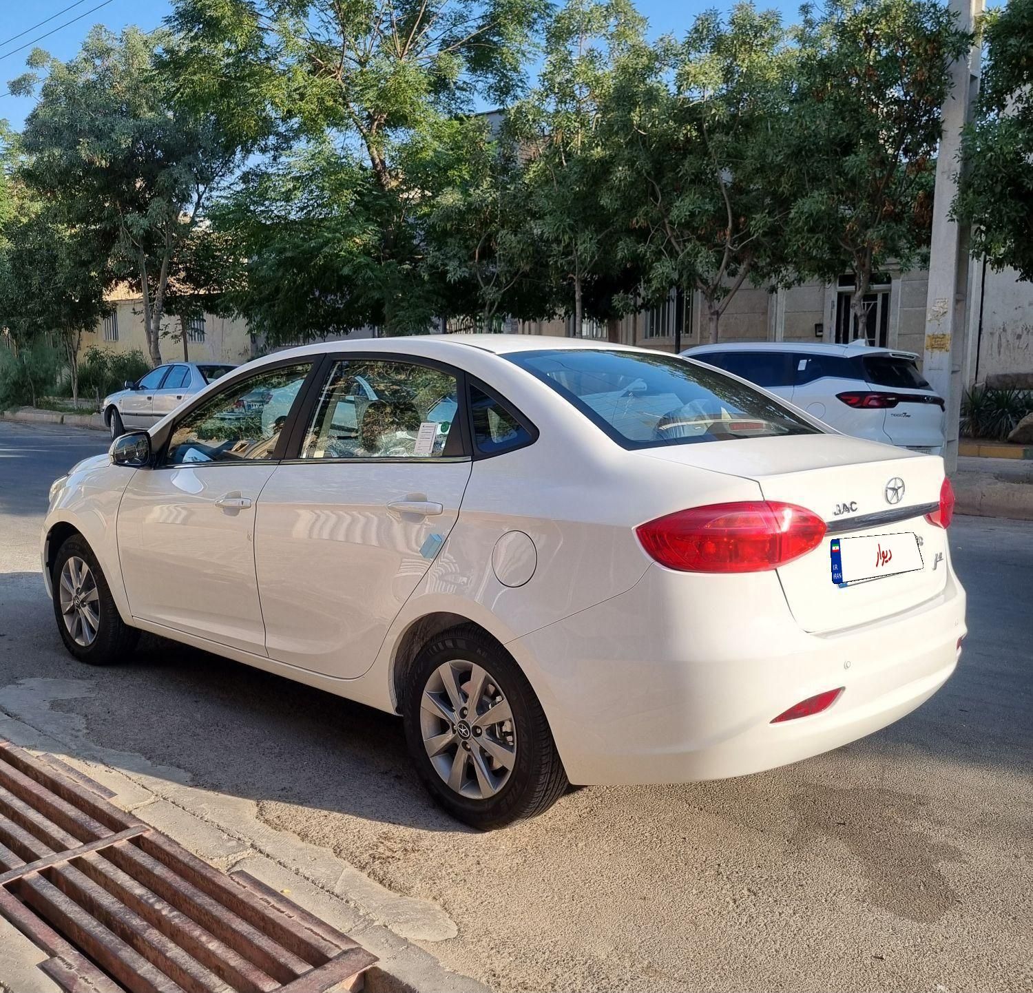 جک J4 اتوماتیک ساده - 1402