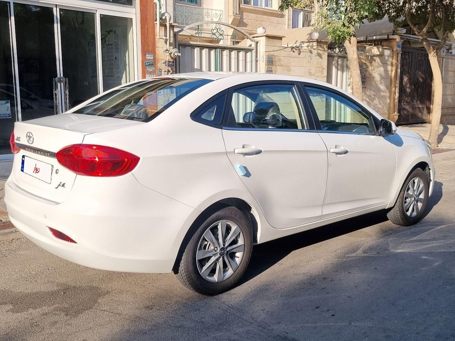 جک J4 اتوماتیک ساده - 1402