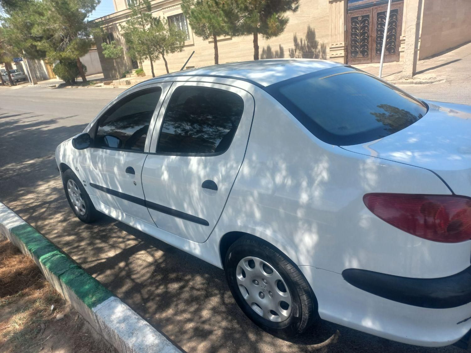 پژو ۲۰۶ صندوق دار v8 - 1395