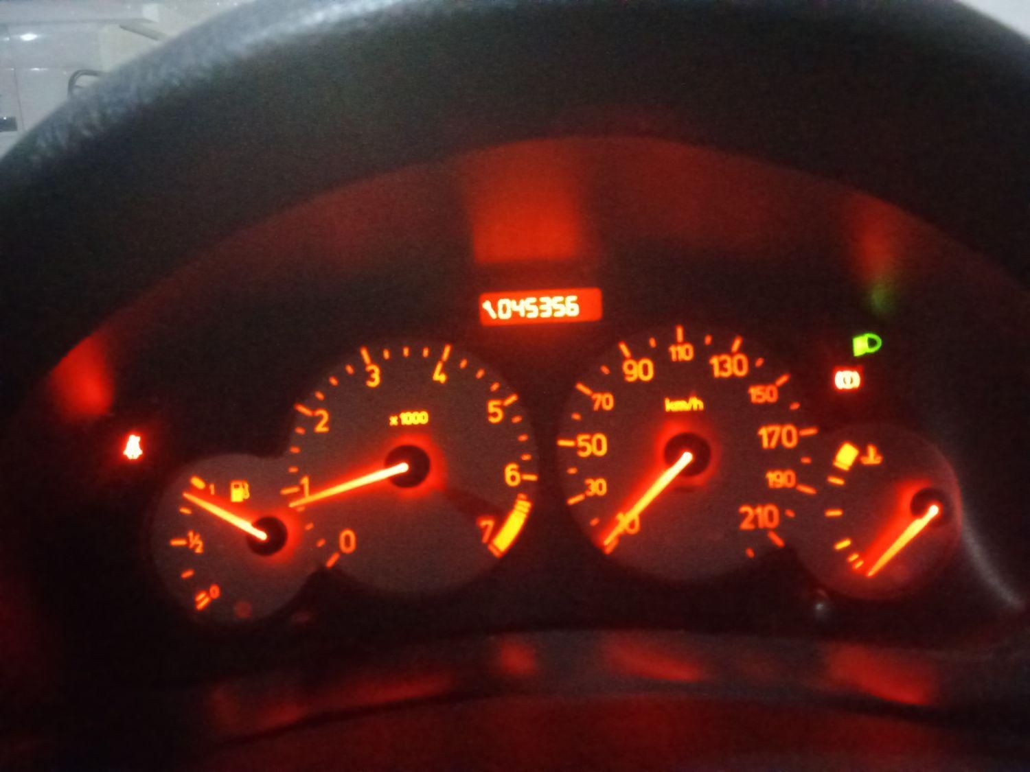 پژو ۲۰۶ صندوق دار v8 - 1399