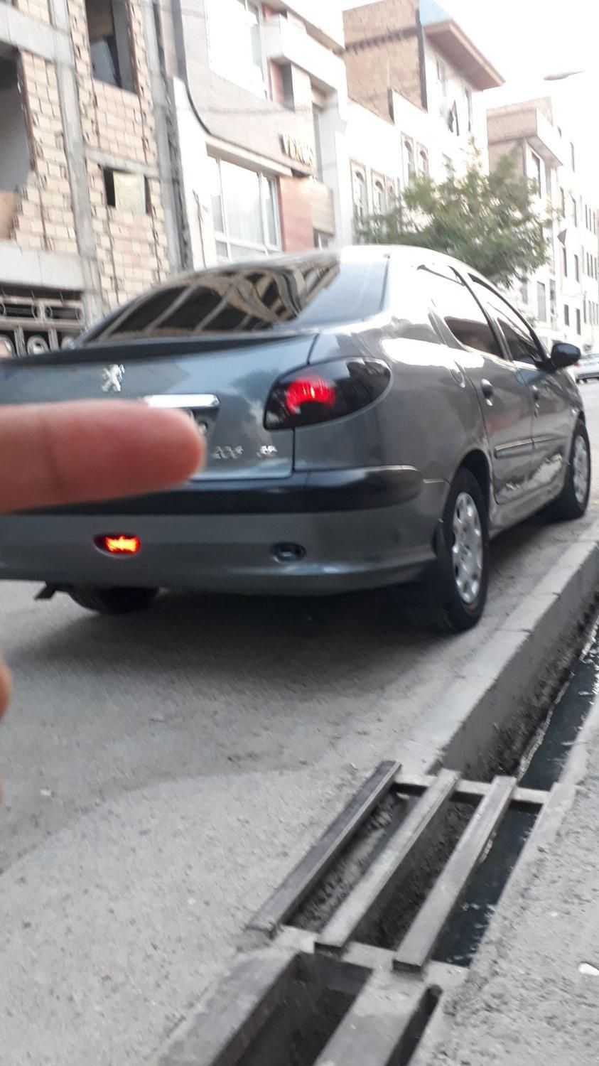 پژو ۲۰۶ صندوق دار v8 - 1393