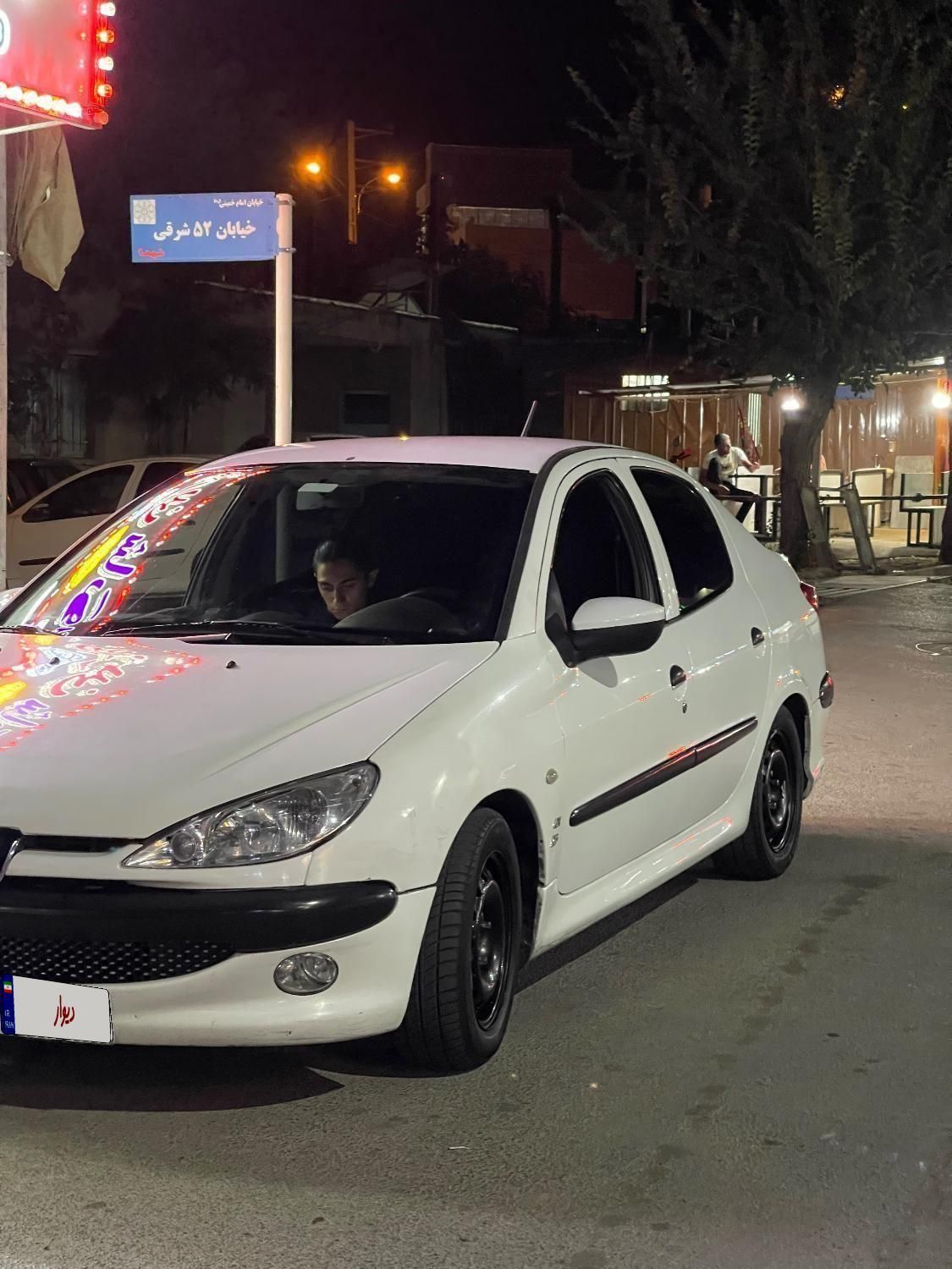 پژو ۲۰۶ صندوق دار v8 - 1391
