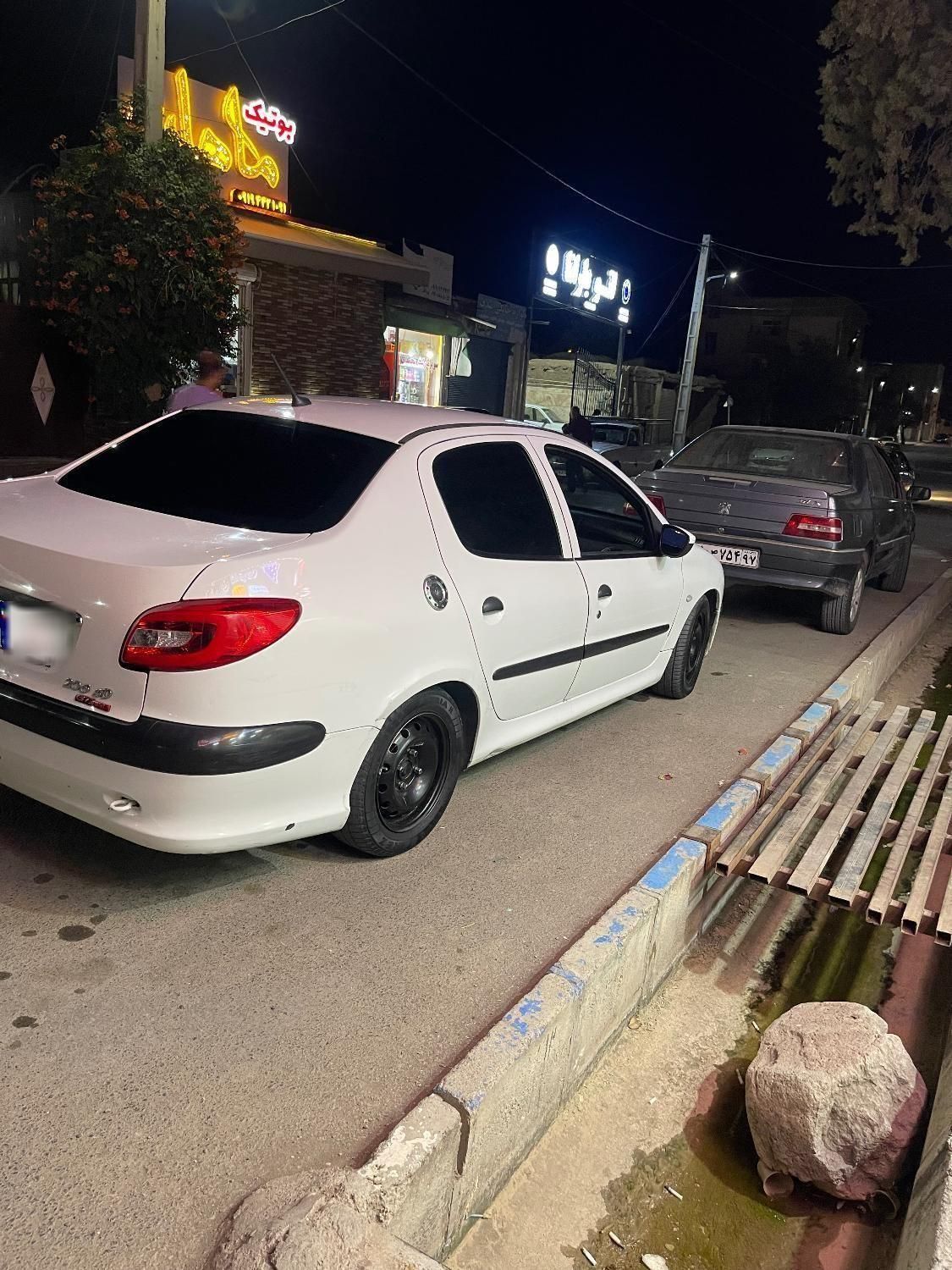 پژو ۲۰۶ صندوق دار v8 - 1391