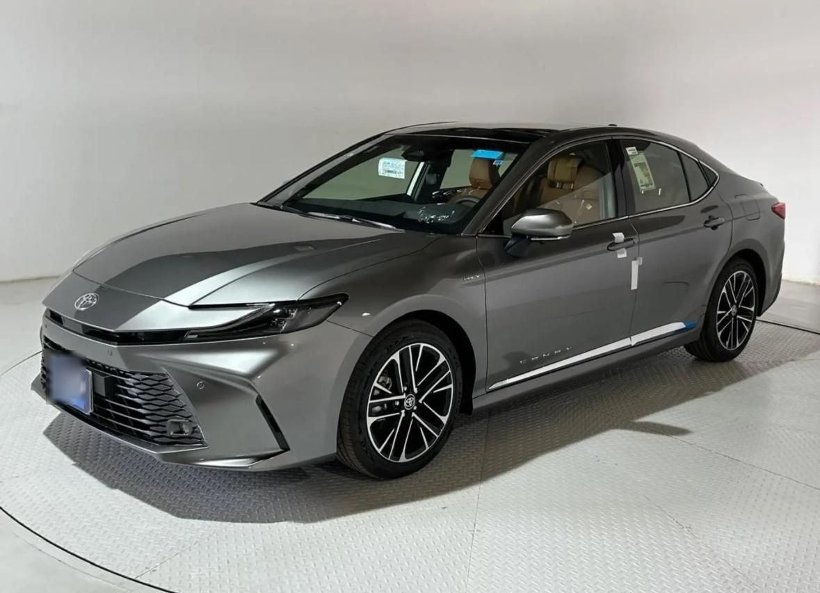تویوتا کمری XLE - 2025