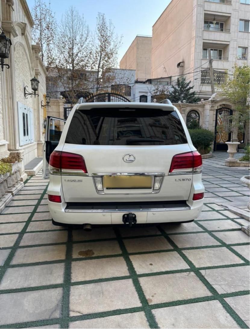 لکسوس LX 570 فول - 2013