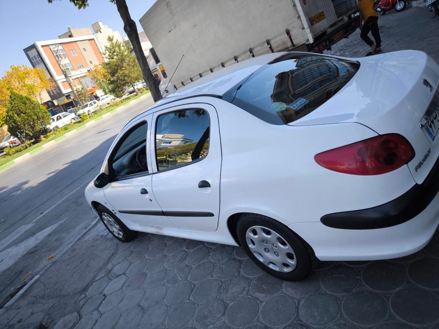 پژو ۲۰۶ صندوق دار v8 - 1399