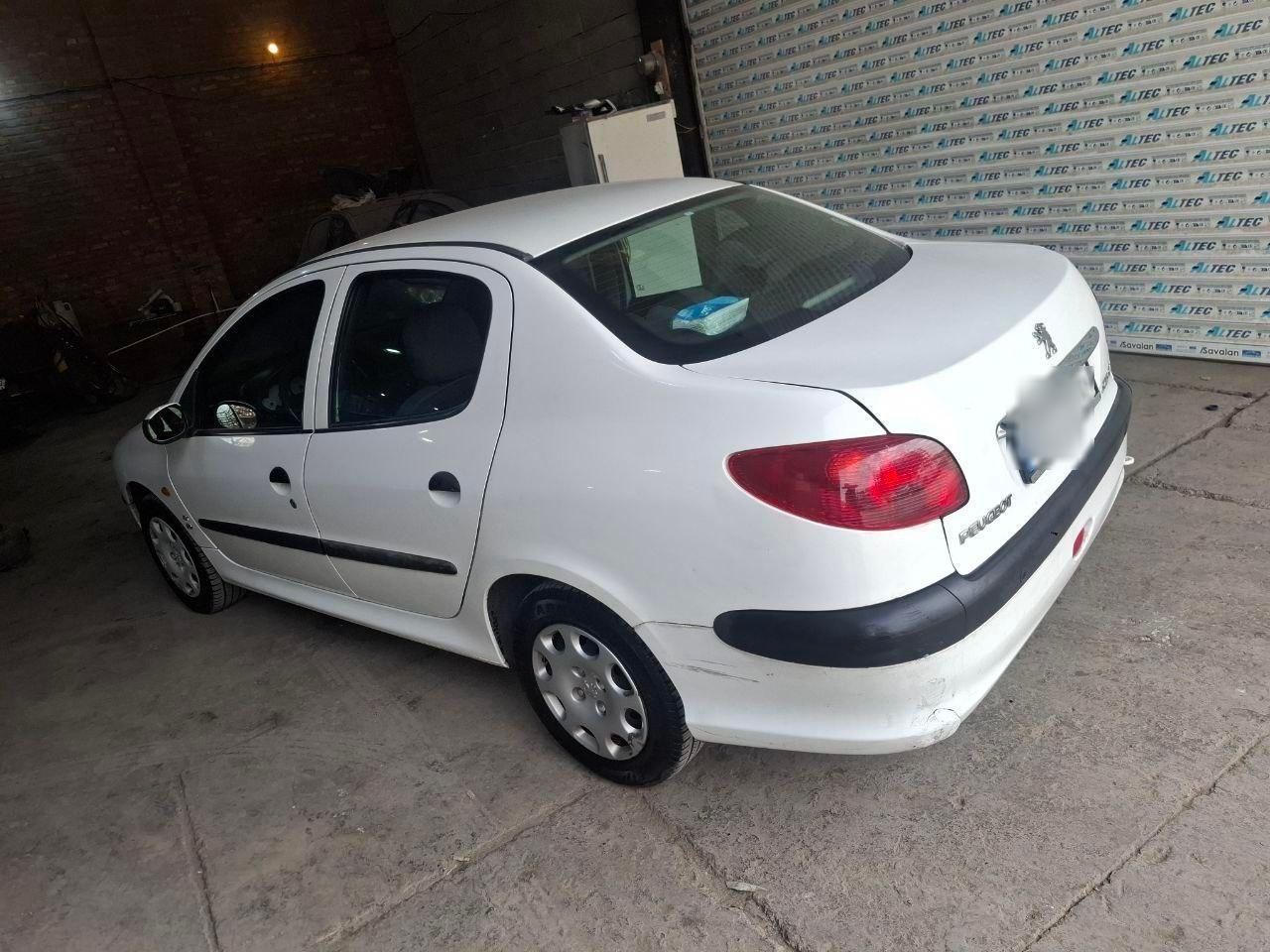 پژو ۲۰۶ صندوق دار v8 - 1393