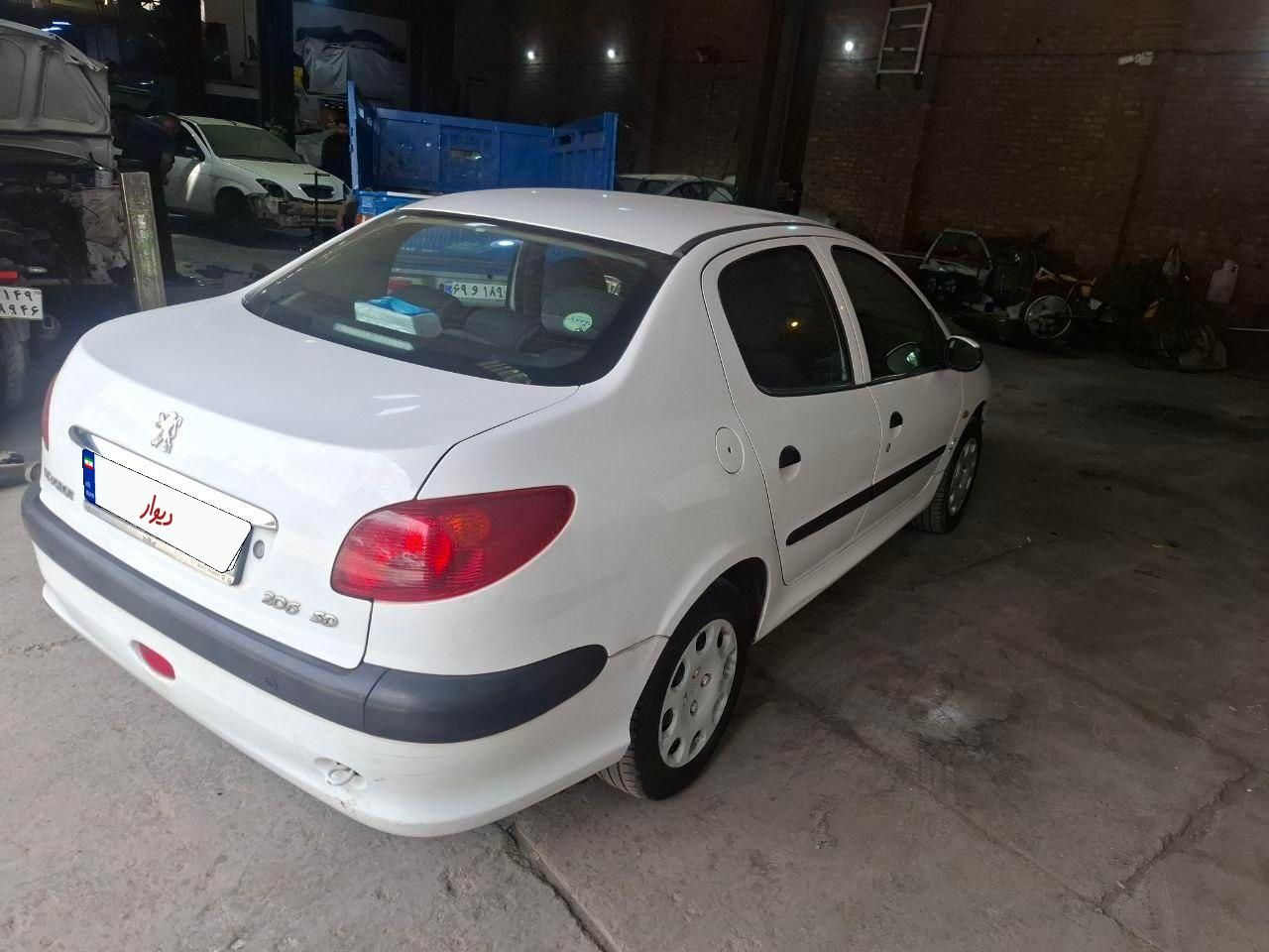 پژو ۲۰۶ صندوق دار v8 - 1393