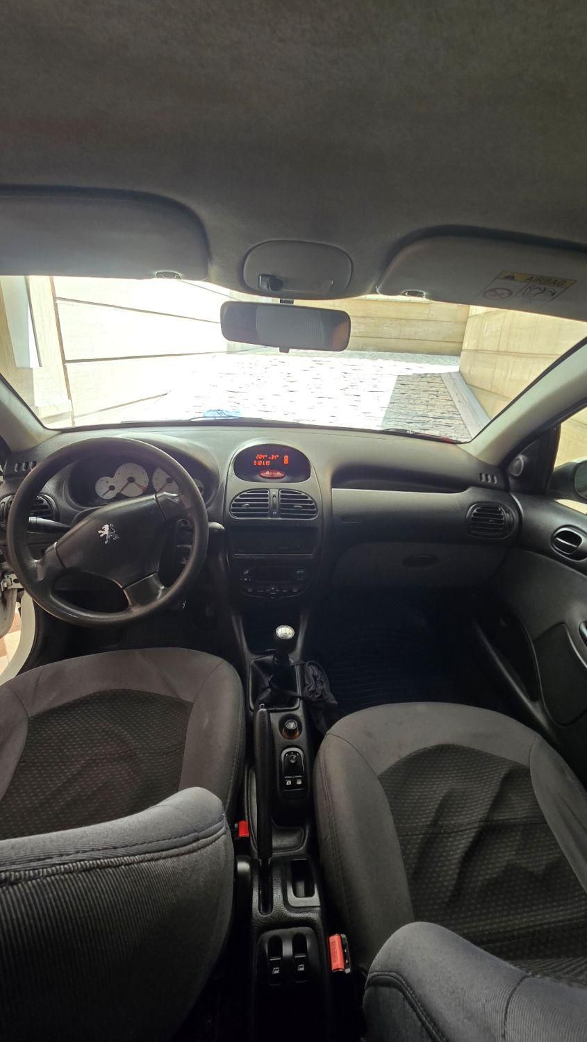 پژو ۲۰۶ صندوق دار v8 - 1393