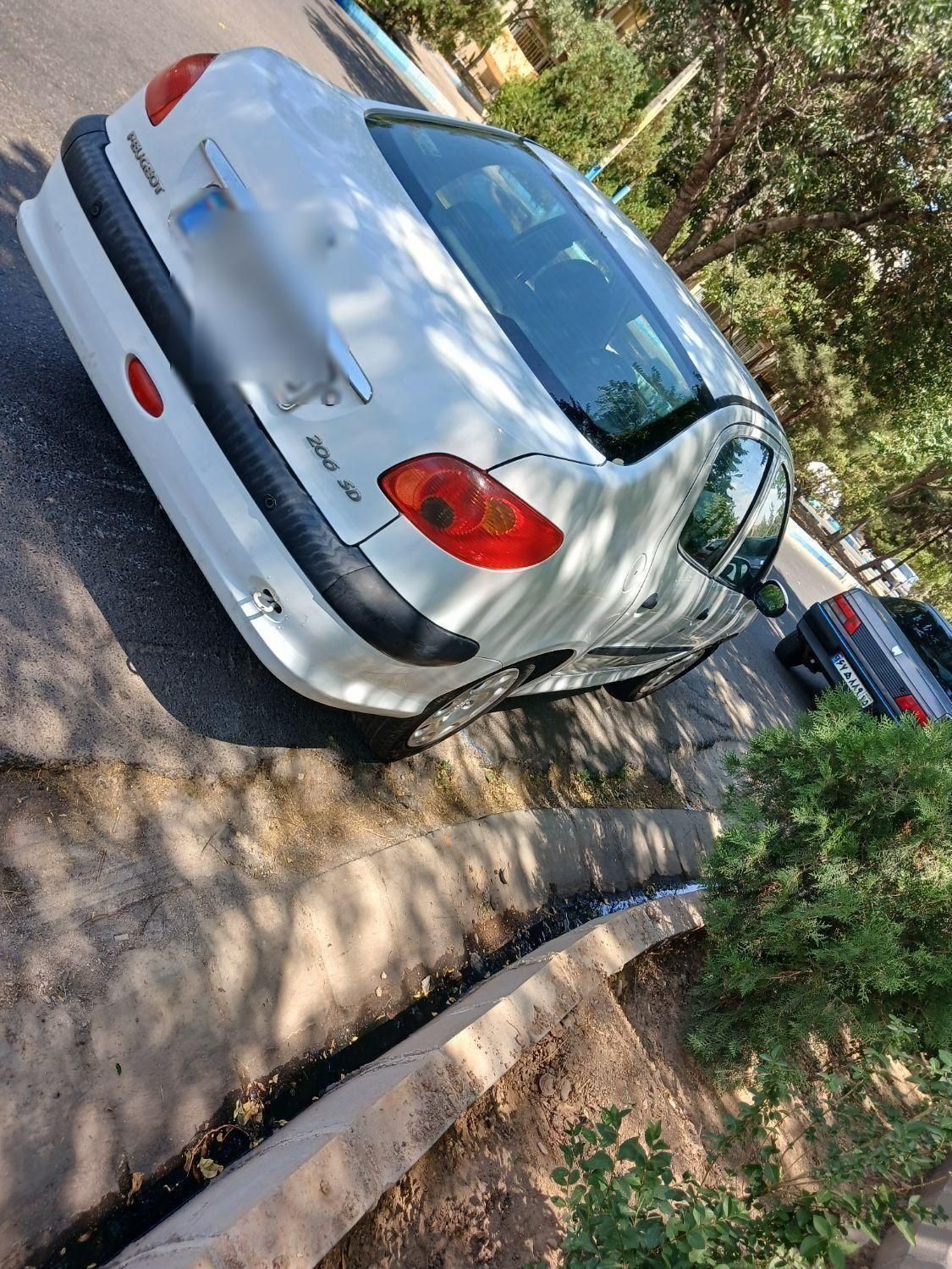پژو ۲۰۶ صندوق دار v8 - 1394